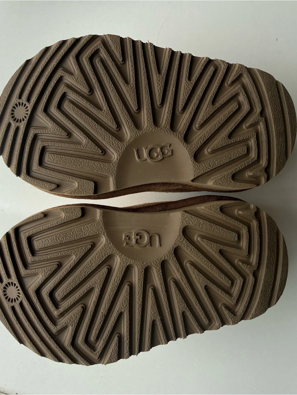 UGG Kids Chestnut Slip-On Shearling-Lined Slippers